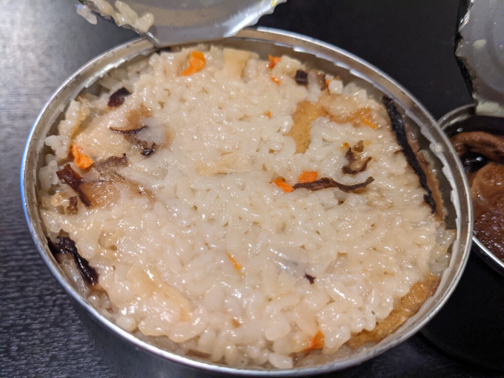 【自衛隊戦闘糧食Ⅰ型】五目飯&ます野菜煮実食レビュー!クセのかなり強いメニューです - MRE.JP