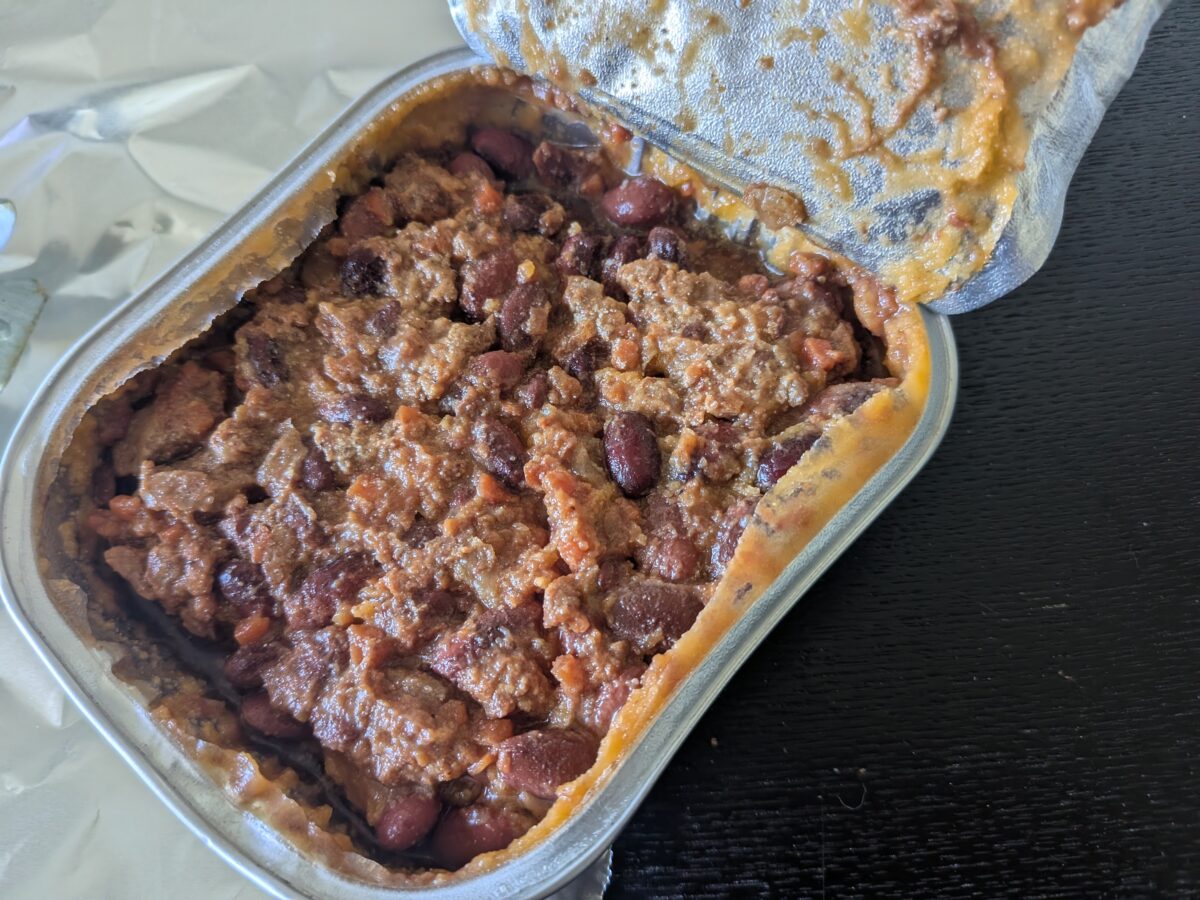 ロシア非常事態省のレーションの豆と肉の煮込み